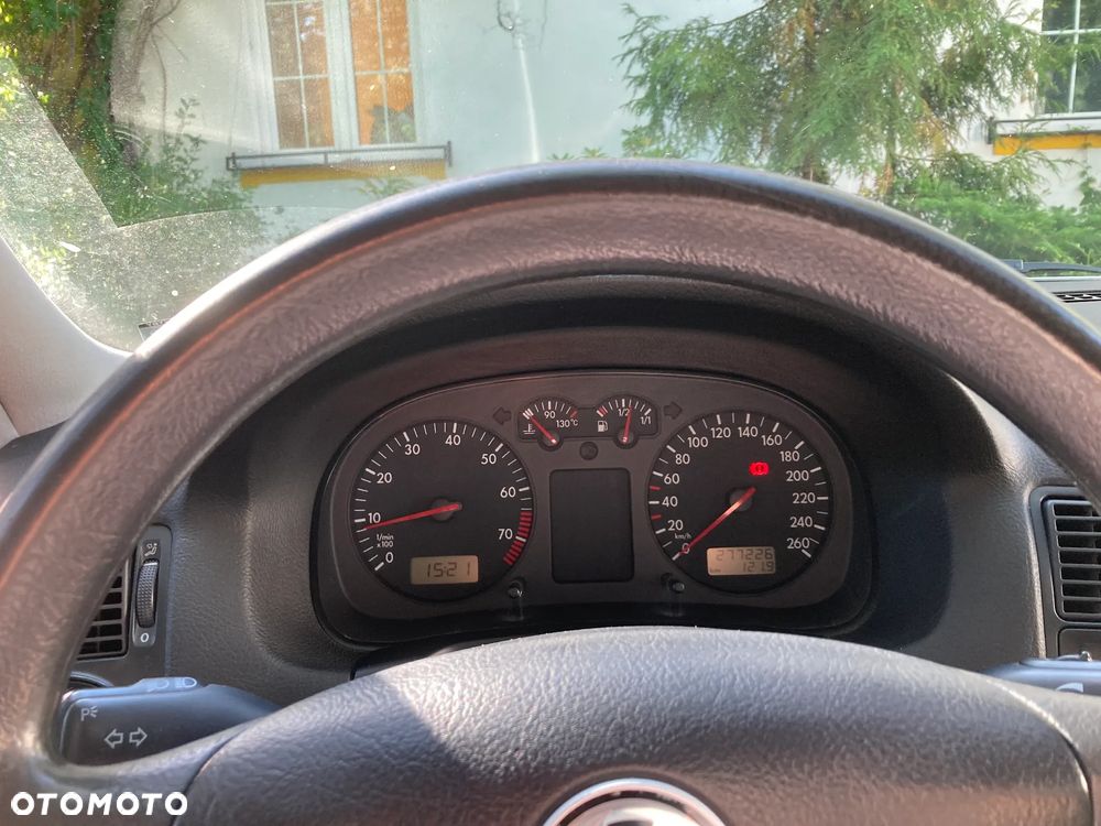 Volkswagen Golf 1.6 Basis - 3