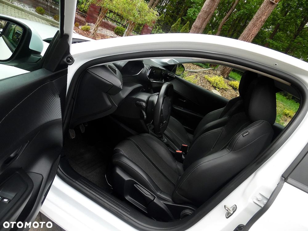 Peugeot 208 - 24