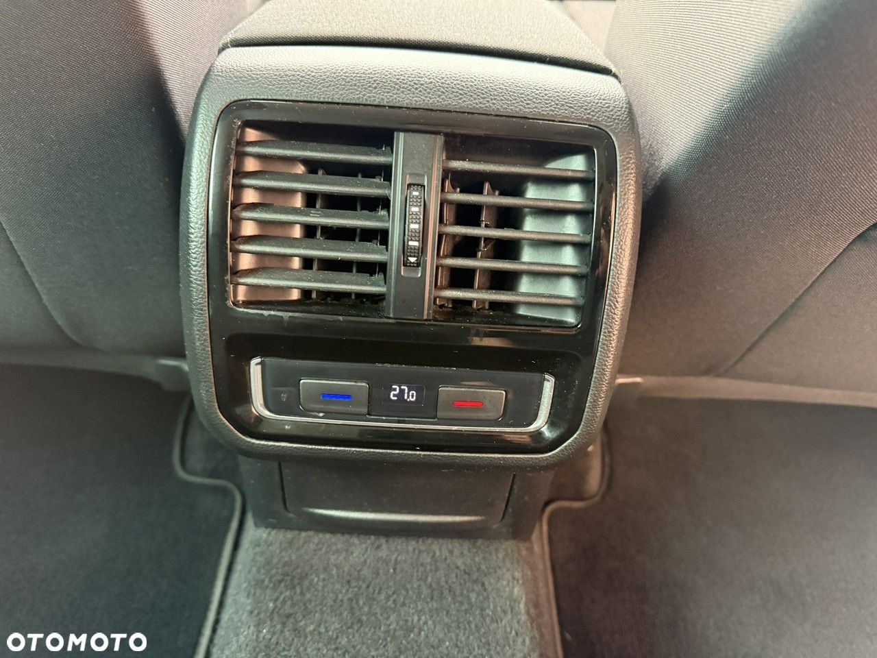 Volkswagen Passat Variant 1.6 TDI SCR DSG Comfortline - 26