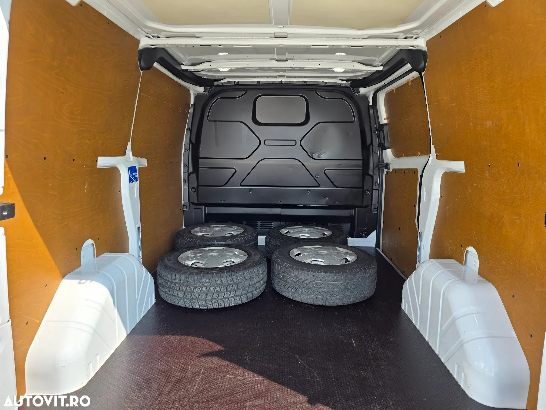 Ford Transit New Custom L1H1 Premium Edition - 13