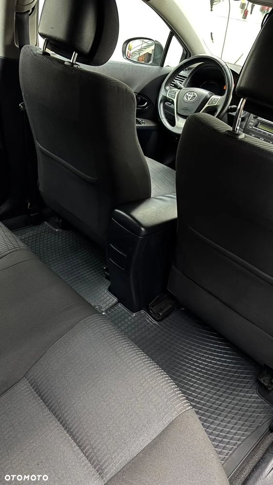 Toyota Avensis 1.8 Sol - 16