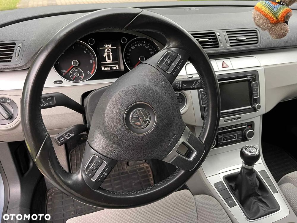 Volkswagen Passat 2.0 TDI Comfortline - 9