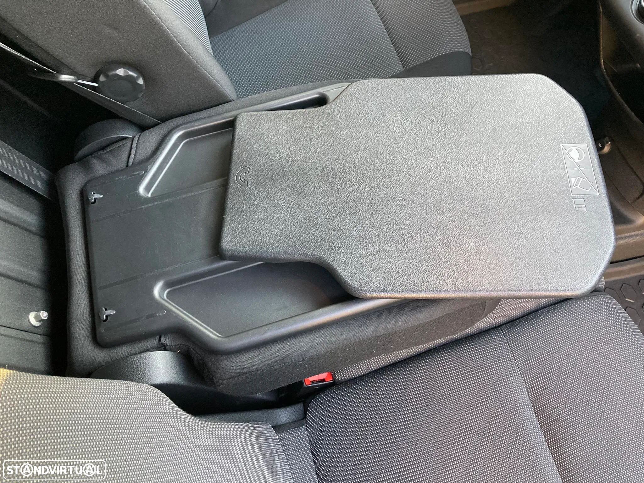 Peugeot Partner Asph. Longa 1.5 BlueHDi 130cv EAT8 (caixa automática) - 34