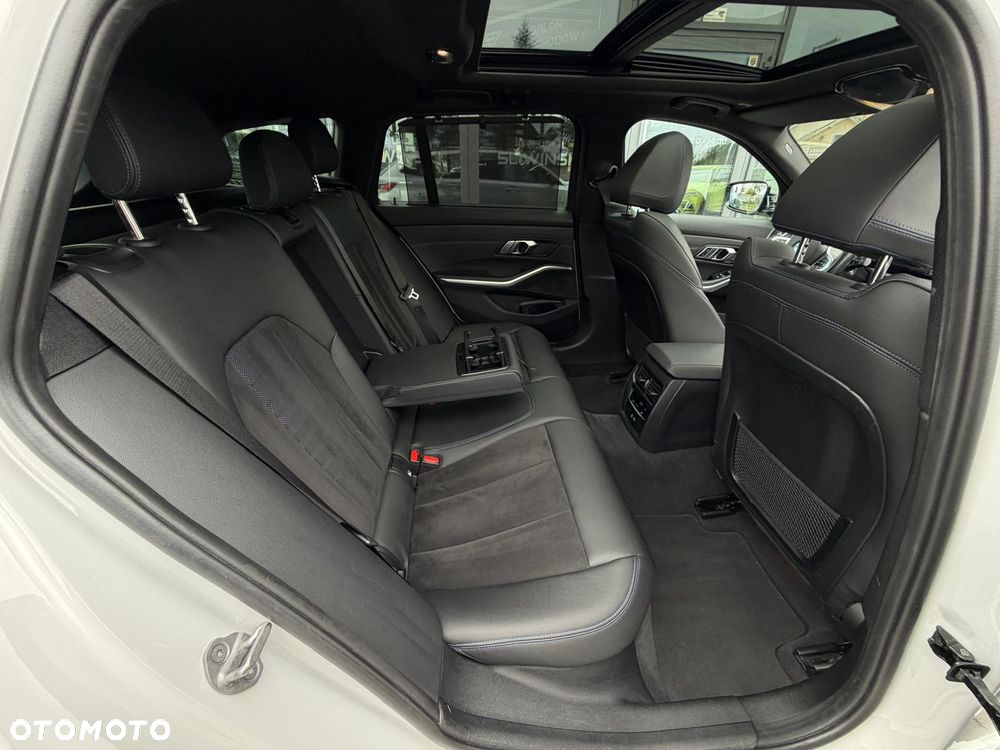 BMW Seria 3 320d xDrive M Sport Shadow sport - 23