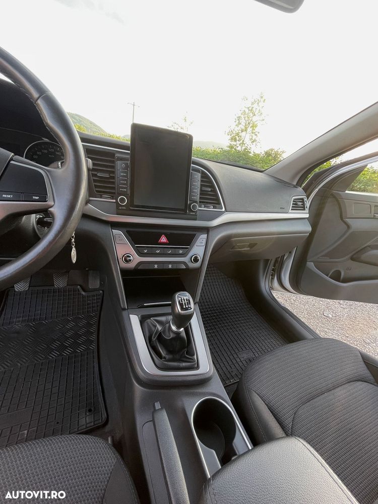 Hyundai Elantra 1.6 MPi Classic - 11
