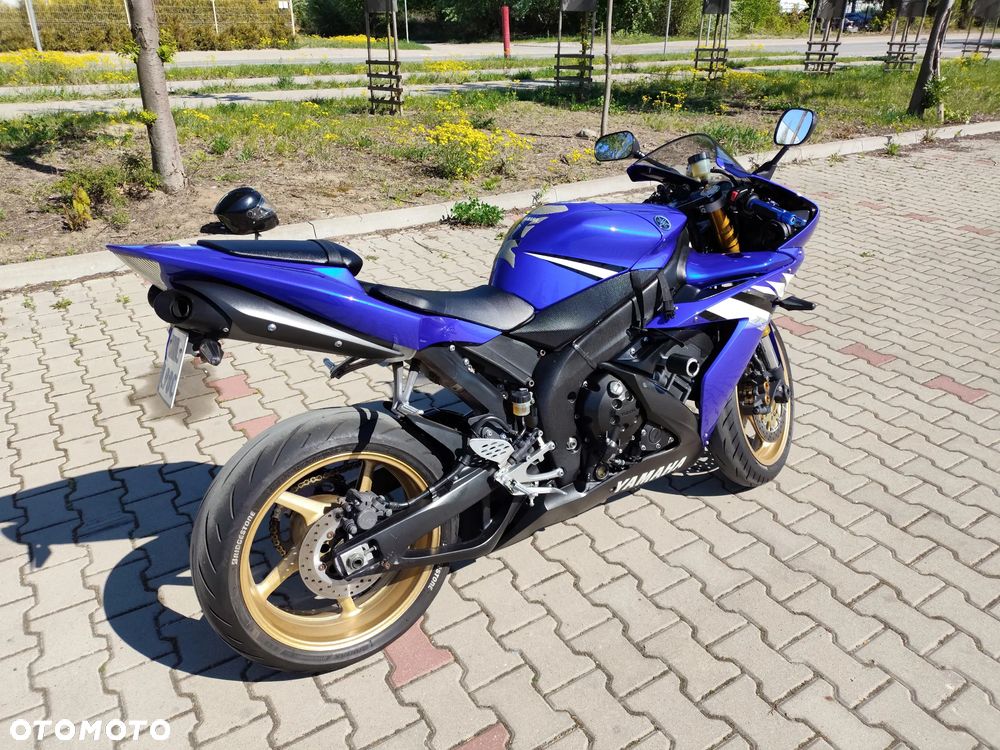 Yamaha R1 - 4