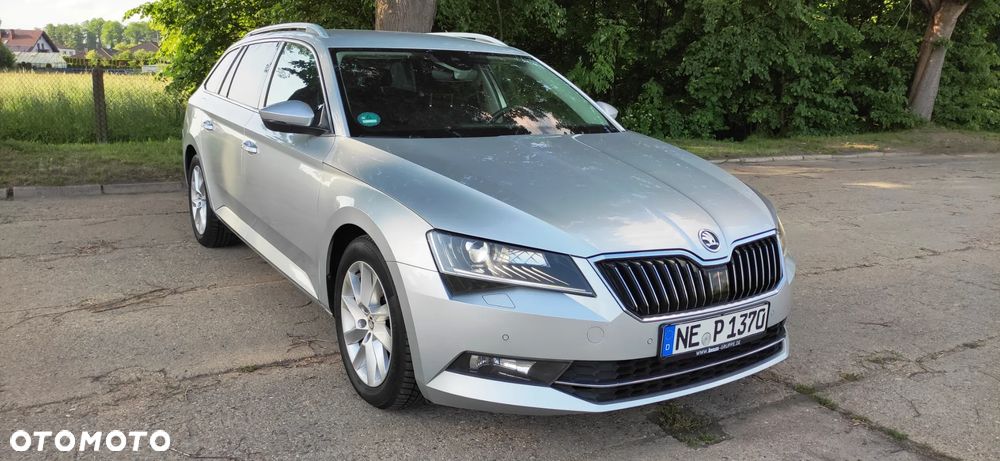 Skoda Superb 2.0 TDI DSG Ambition - 32