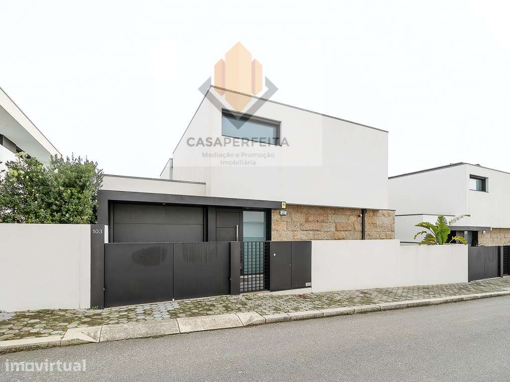 Moradia T3 de Luxo 3 Suites, Elevador, Piscina e Jardim - 300 metro... - Grande imagem: 2/23