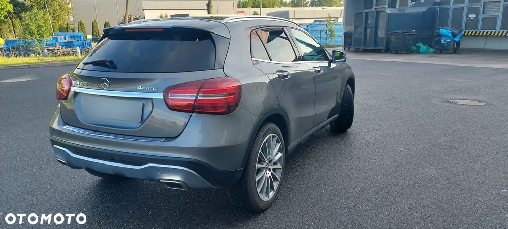 Mercedes-Benz GLA 250 4Matic 7G-DCT UrbanStyle Edition - 8