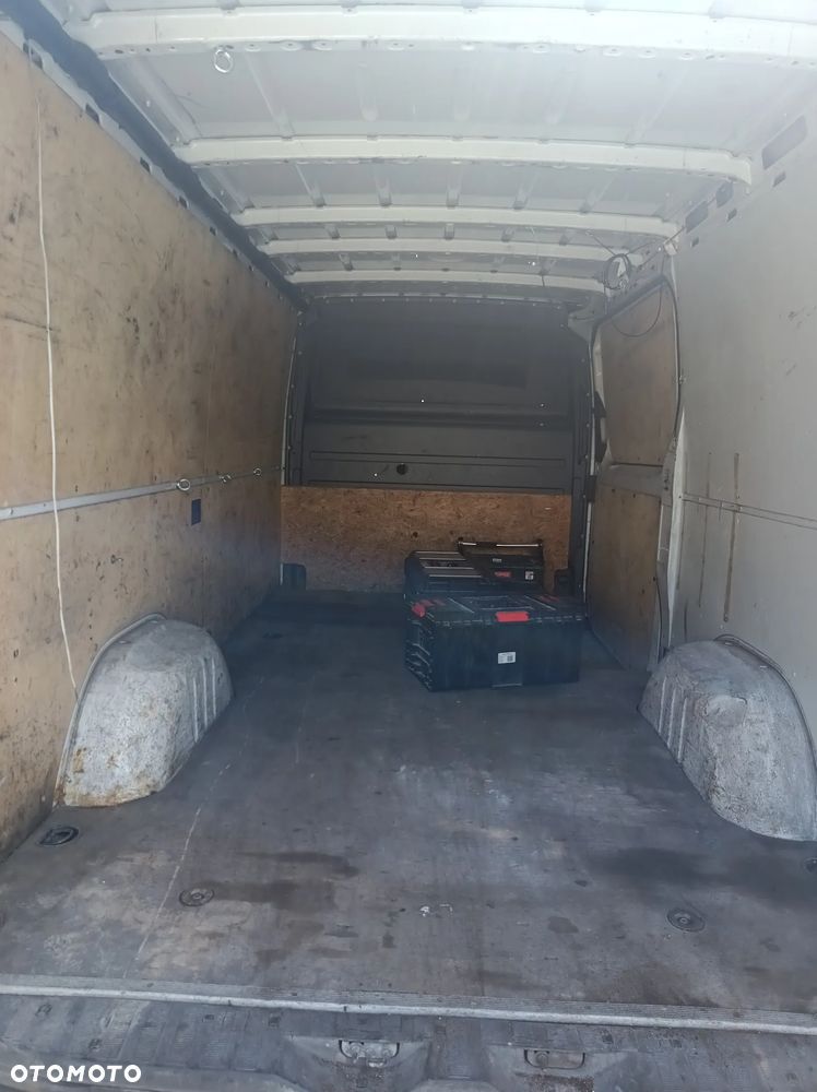 Mercedes-Benz Sprinter - 13