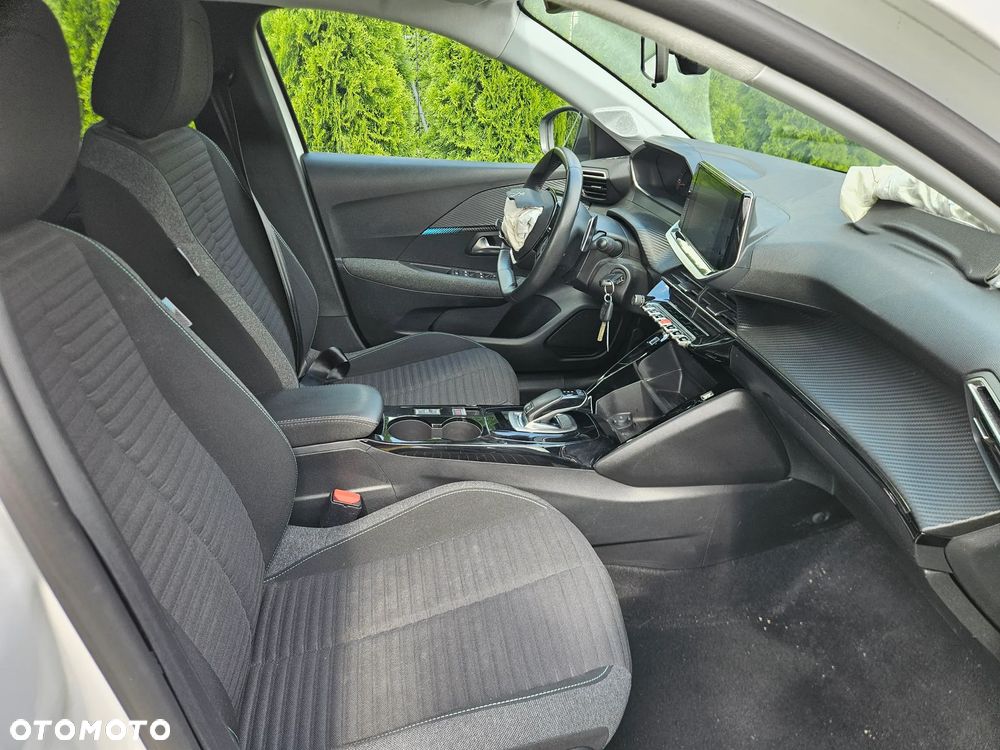 Peugeot 208 1.2 PureTech Active S&S EAT8 - 11