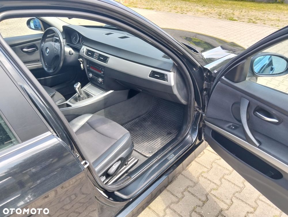 BMW Seria 3 318i - 11