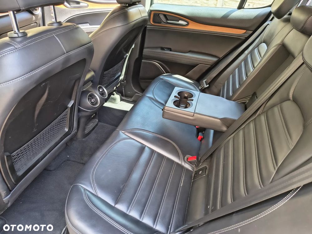 Alfa Romeo Stelvio - 15