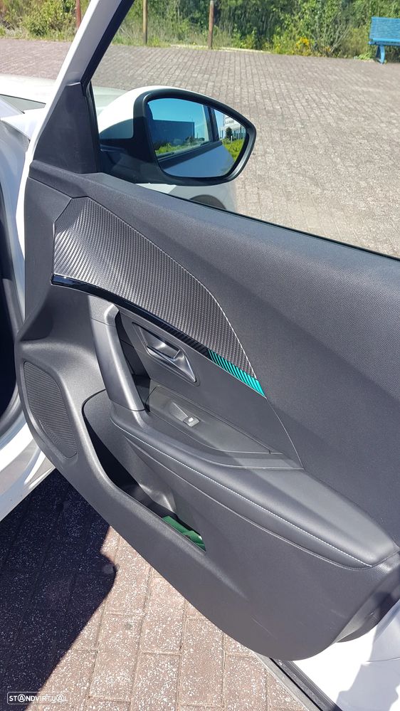 Peugeot 2008 1.2 PureTech Allure - 19