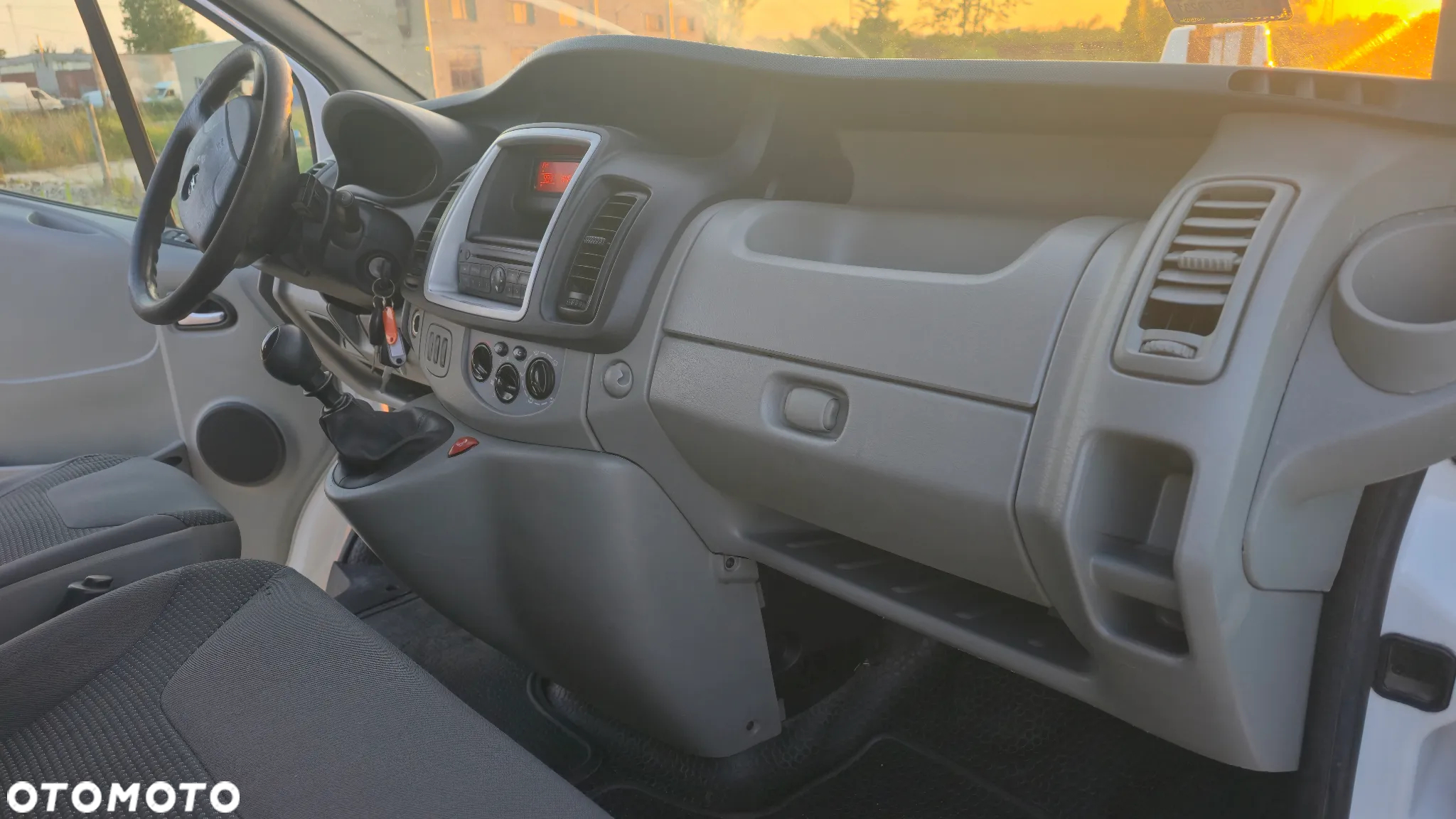 Opel Vivaro L2H1 2.9t - 12