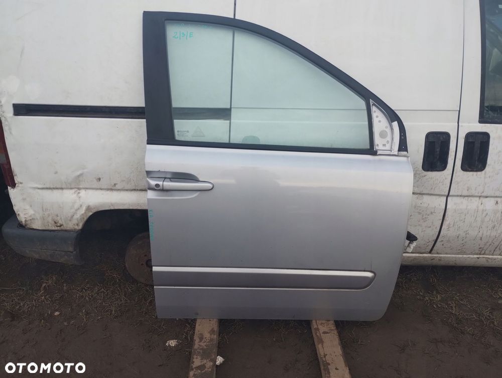 Kia Sedona Carnival Drzwi Przednie Prawe - 2