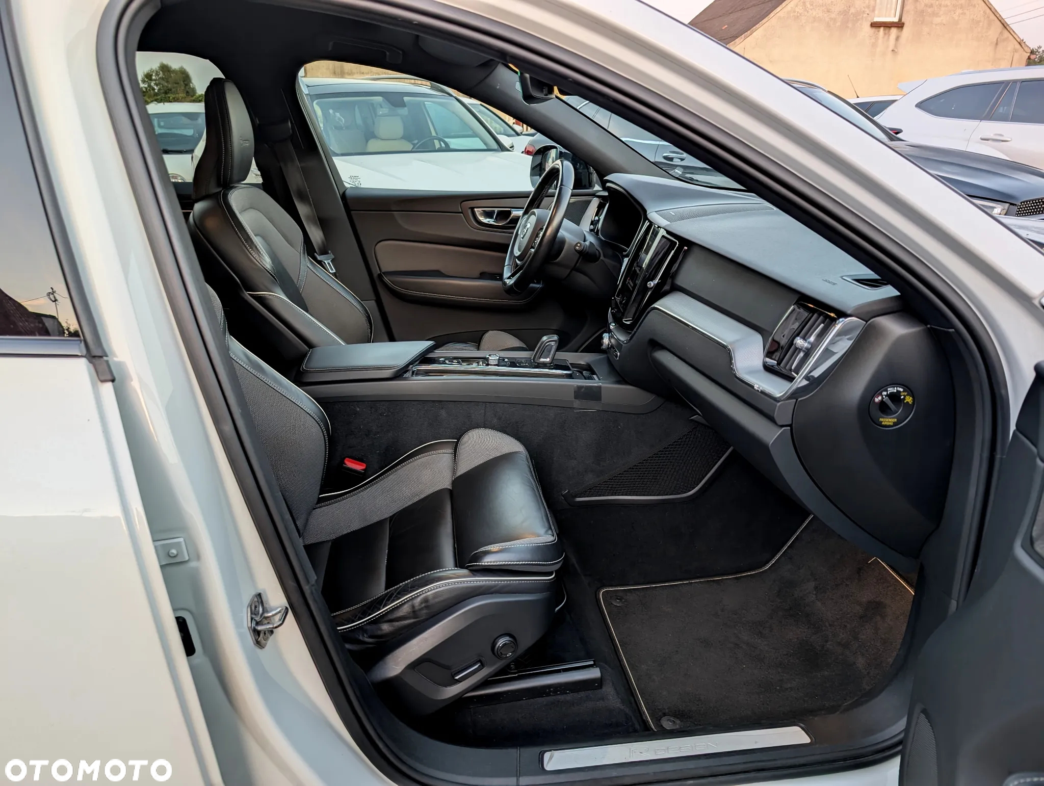 Volvo XC 60 B5 D AWD R-Design - 18