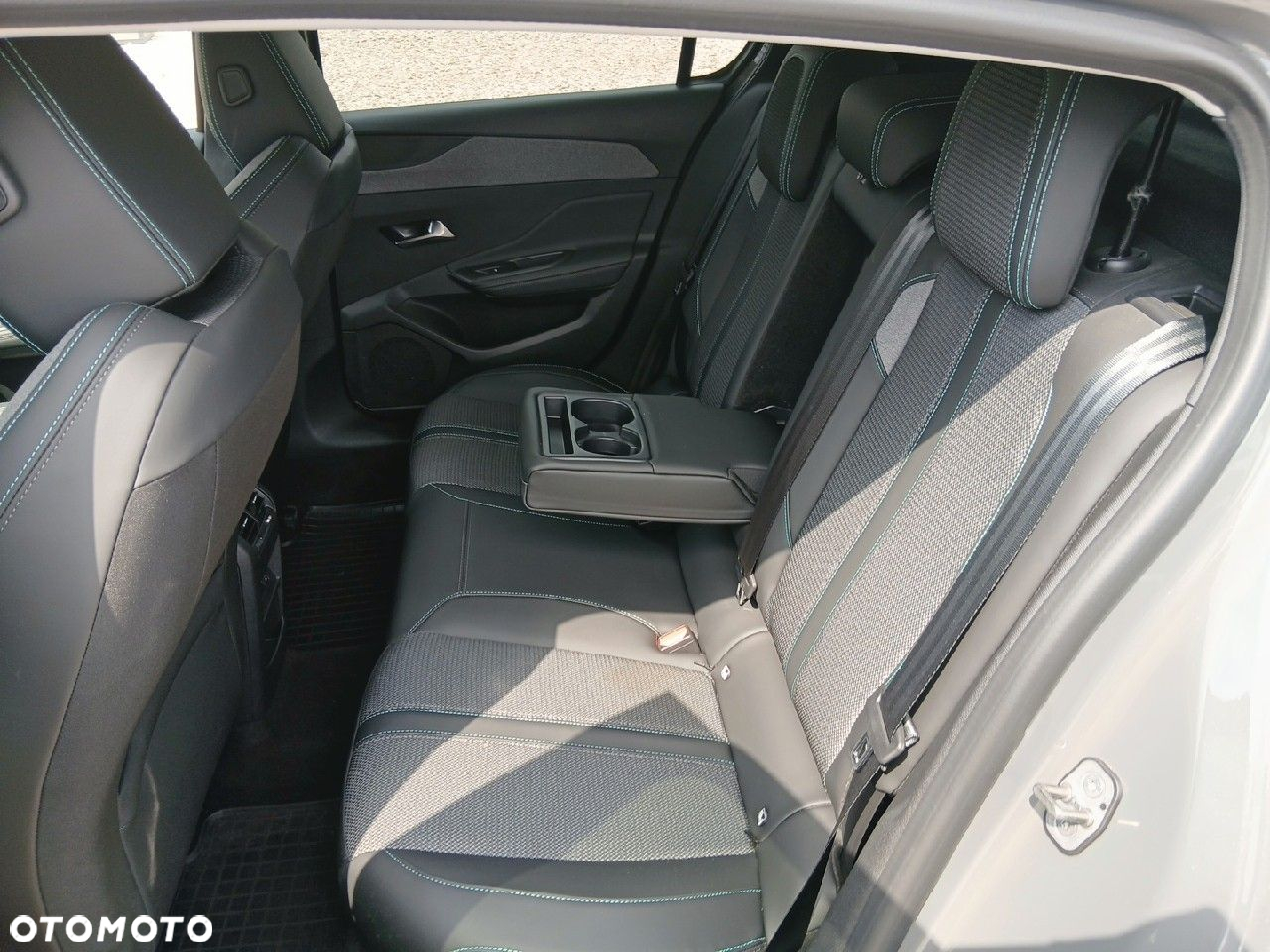 Peugeot 308 1.2 PureTech Allure S&S EAT8 - 10