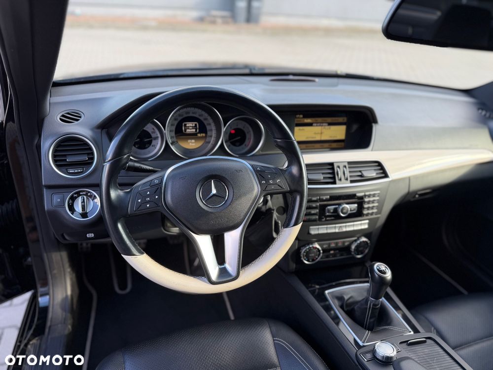 Mercedes-Benz Klasa C 180 CGI BlueEff - 25