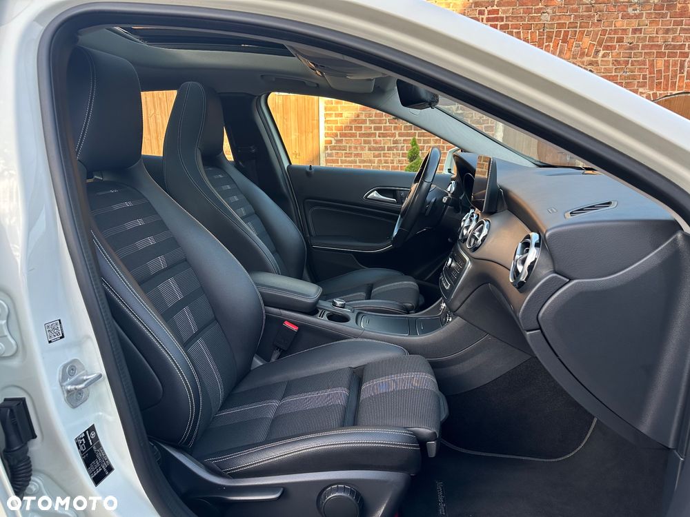 Mercedes-Benz GLA - 28