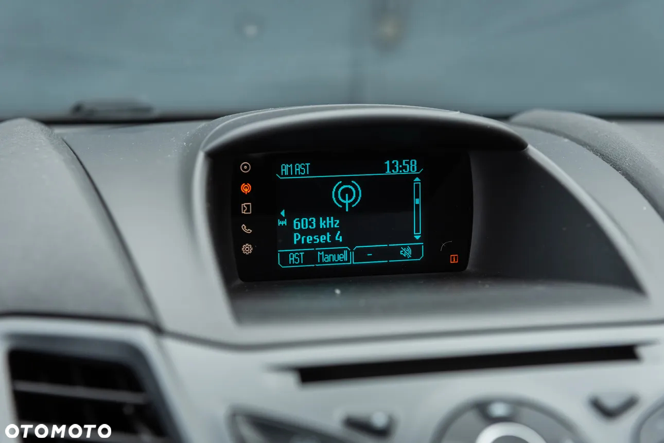 Ford Fiesta 1.0 EcoBoost Start-Stop Champions Edition - 28