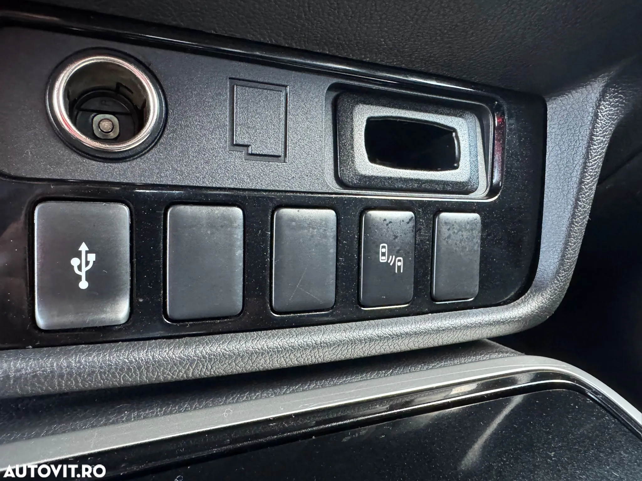 Mitsubishi Outlander 2.4 4WD Plug-In Hybrid Plus - 19