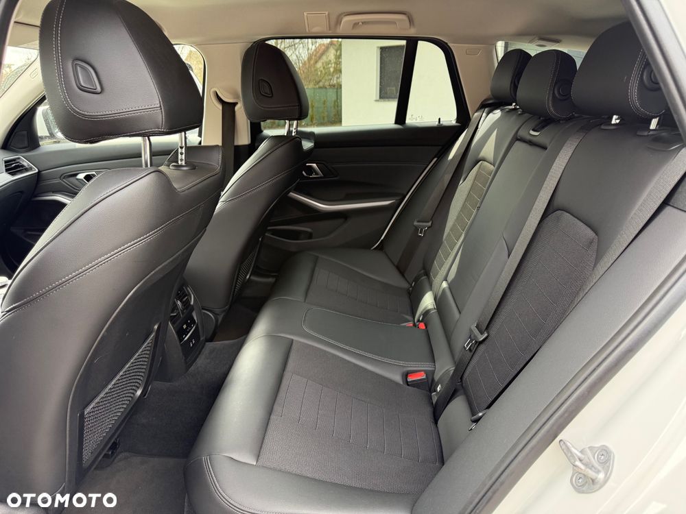 BMW Seria 3 320i GPF Advantage sport - 14