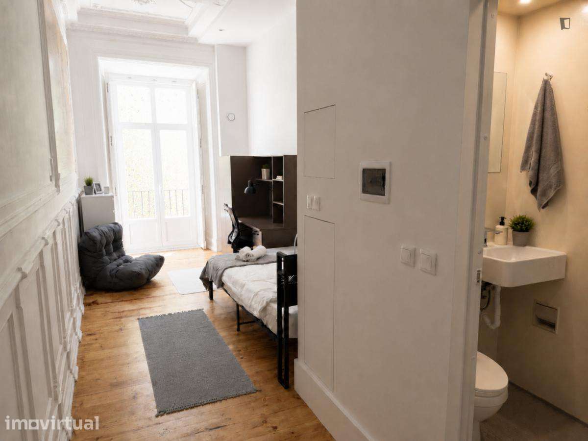 Quarto - localizado em Intendente Lisbon - Grande imagem: 2/13