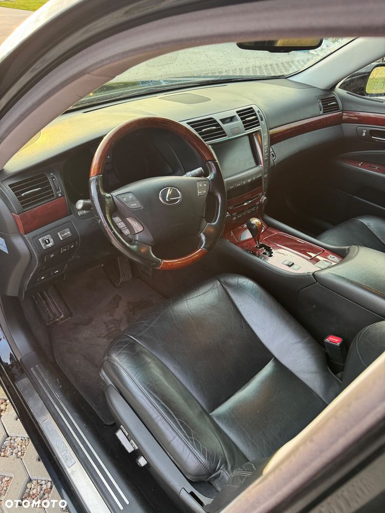 Lexus LS 460 Elite - 14