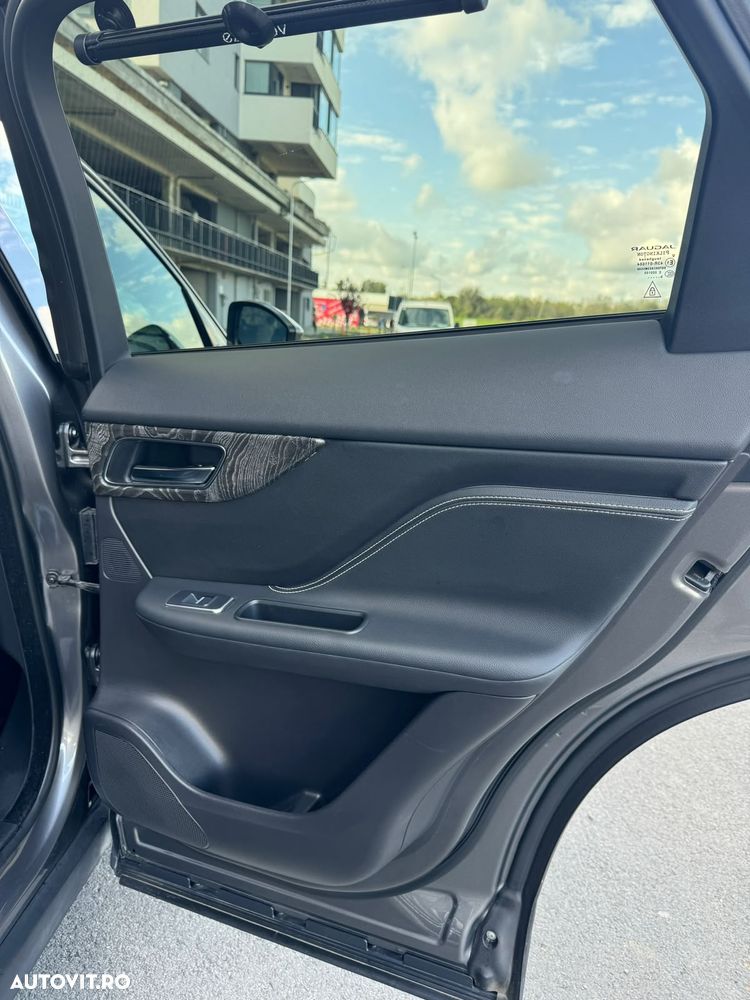 Jaguar F-Pace 25d AWD Aut. R-Sport - 8