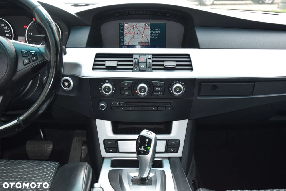 BMW Seria 5 520d - 25