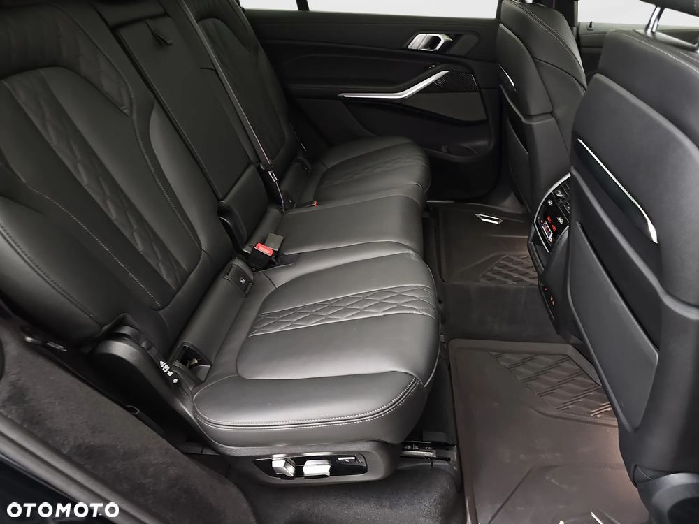 BMW X7 - 27
