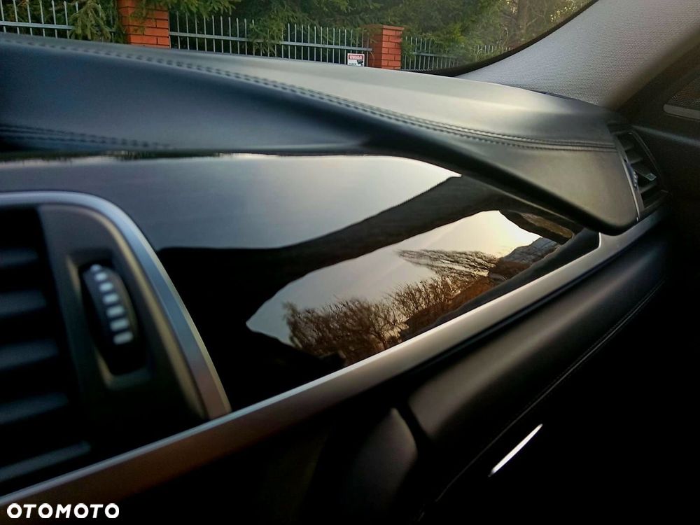 BMW Seria 3 320d xDrive Luxury Line Purity sport - 33