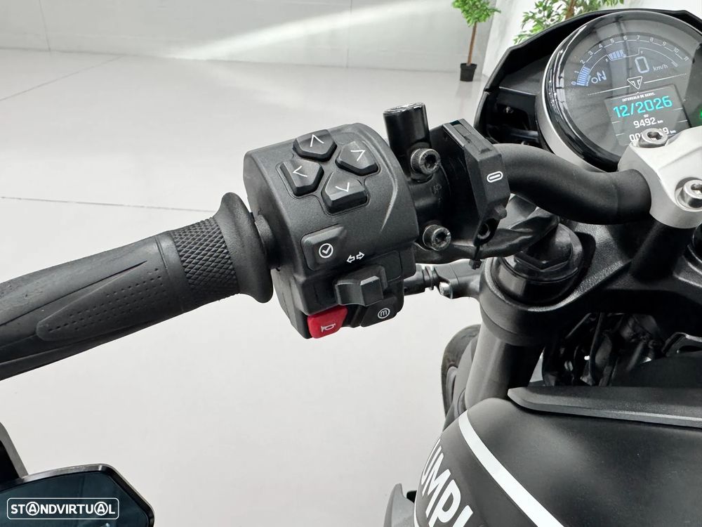 Triumph Trident - 12