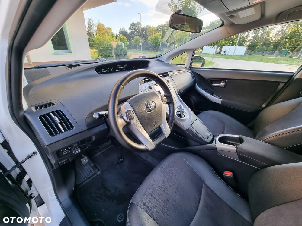 Toyota Prius (Hybrid) Life - 29