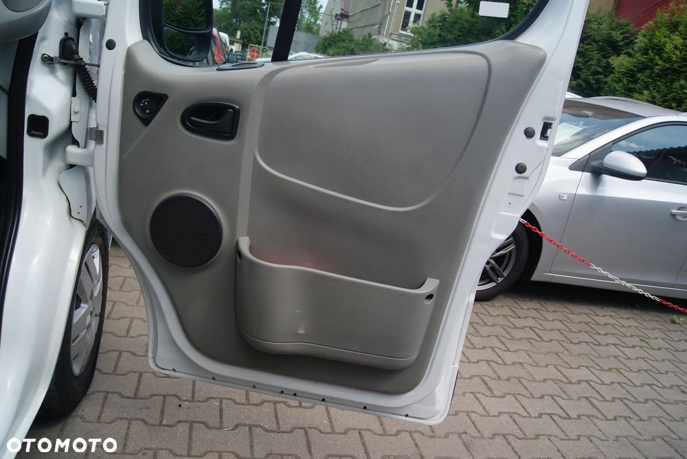 Renault Trafic - 23