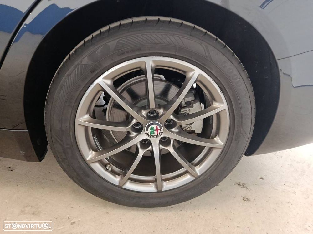 Alfa Romeo Giulia 2.2 D Super AT8 - 11