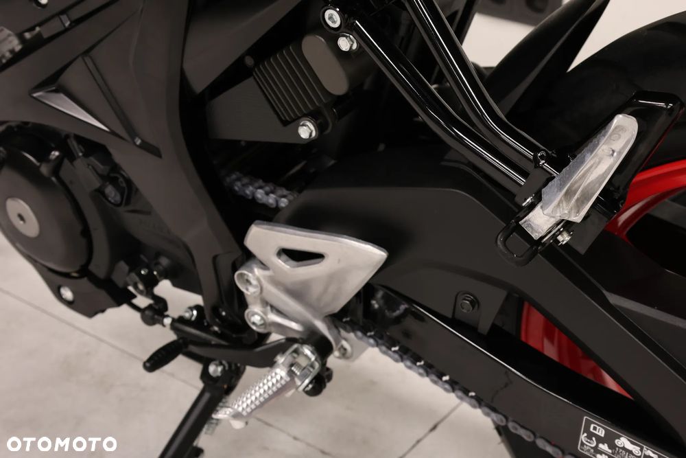 Suzuki GSX - 29