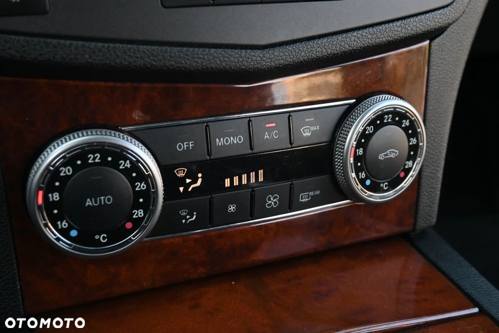 Mercedes-Benz Klasa C 350 CDI DPF 7G-TRONIC BlueEFFICIENCY Avantgarde - 22