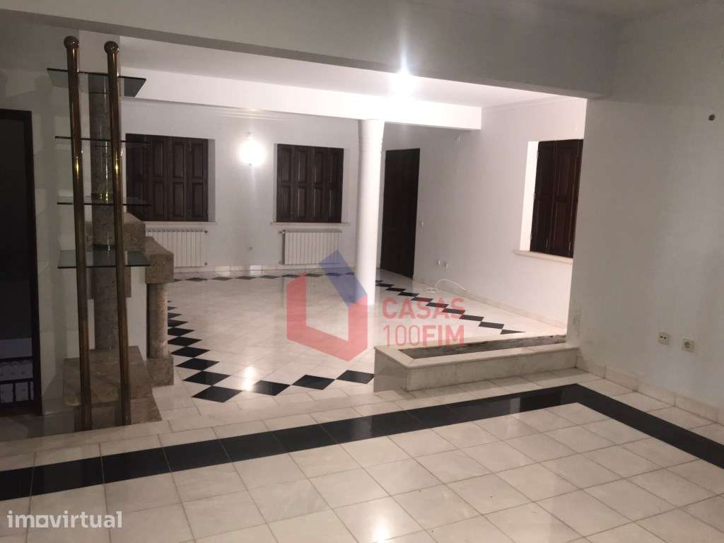 Moradia de 5 quartos, inserida num terreno com 1700m2, em Barosa-Le... - Grande imagem: 2/12