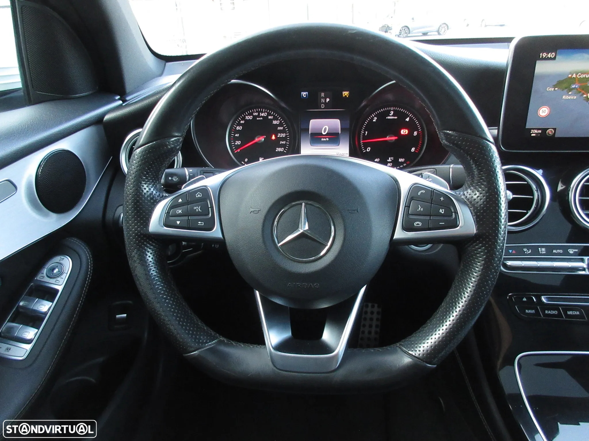 Mercedes-Benz GLC 220 d 4Matic 9G-TRONIC AMG Line - 37