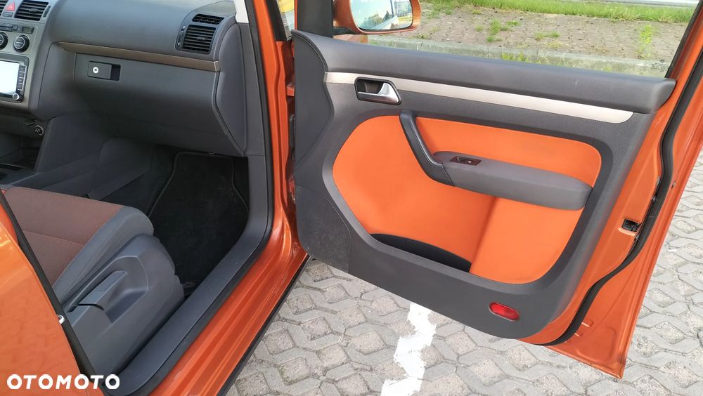 Volkswagen Touran - 16