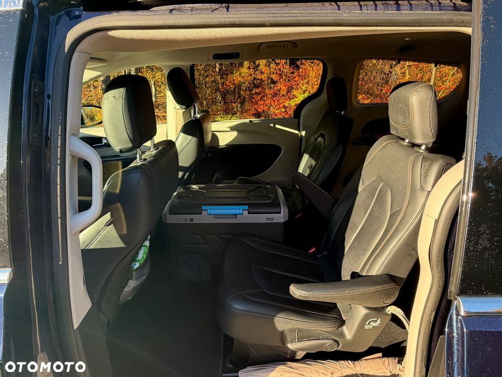 Chrysler Pacifica - 8
