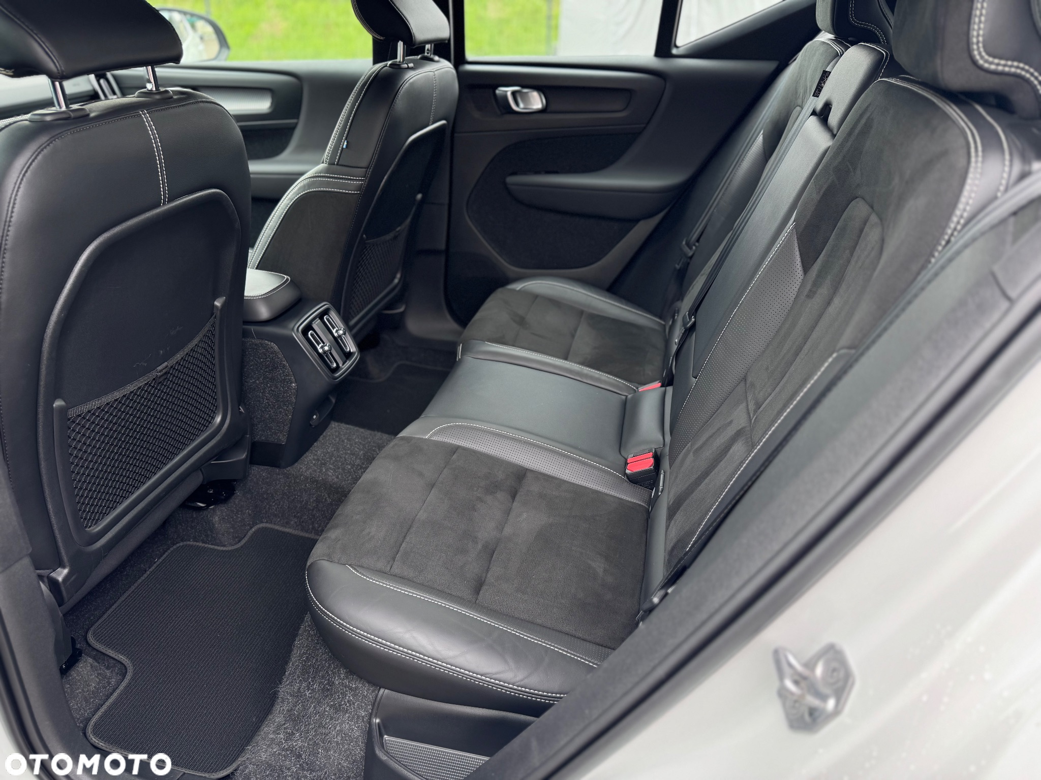 Volvo XC 40 B4 B AWD Geartronic RDesign - 25