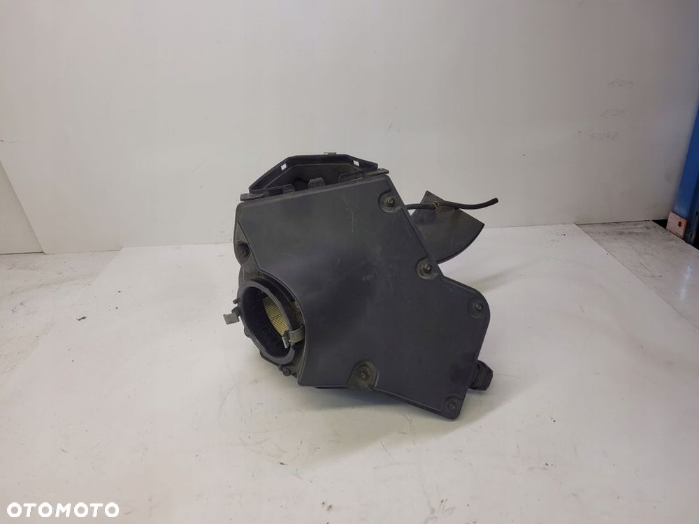 OBUDOWA FILTRA POWIETRZA AUDI A4 A5 Q5 8K0133837B - 1
