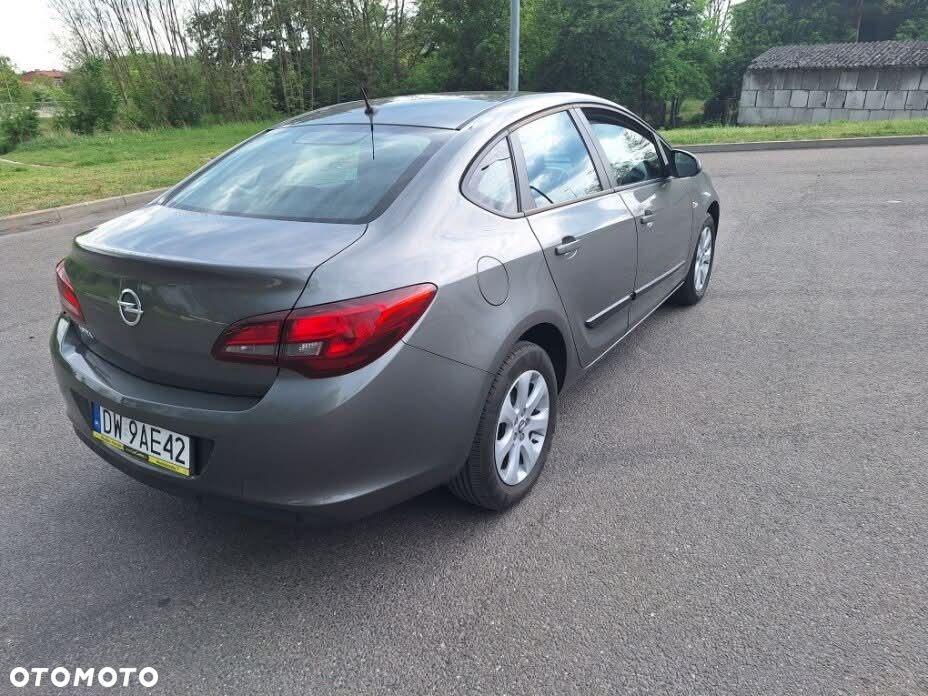 Opel Astra 1.6 Essentia - 3