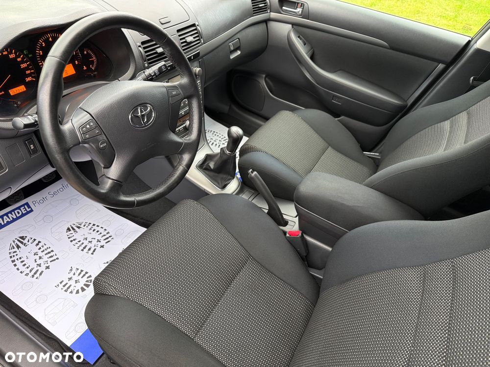 Toyota Avensis 1.8 VVT-i Combi Sol - 17