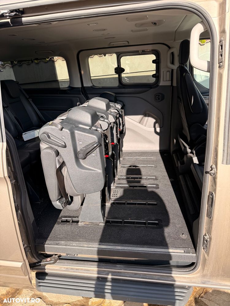 Ford Tourneo Custom - 24