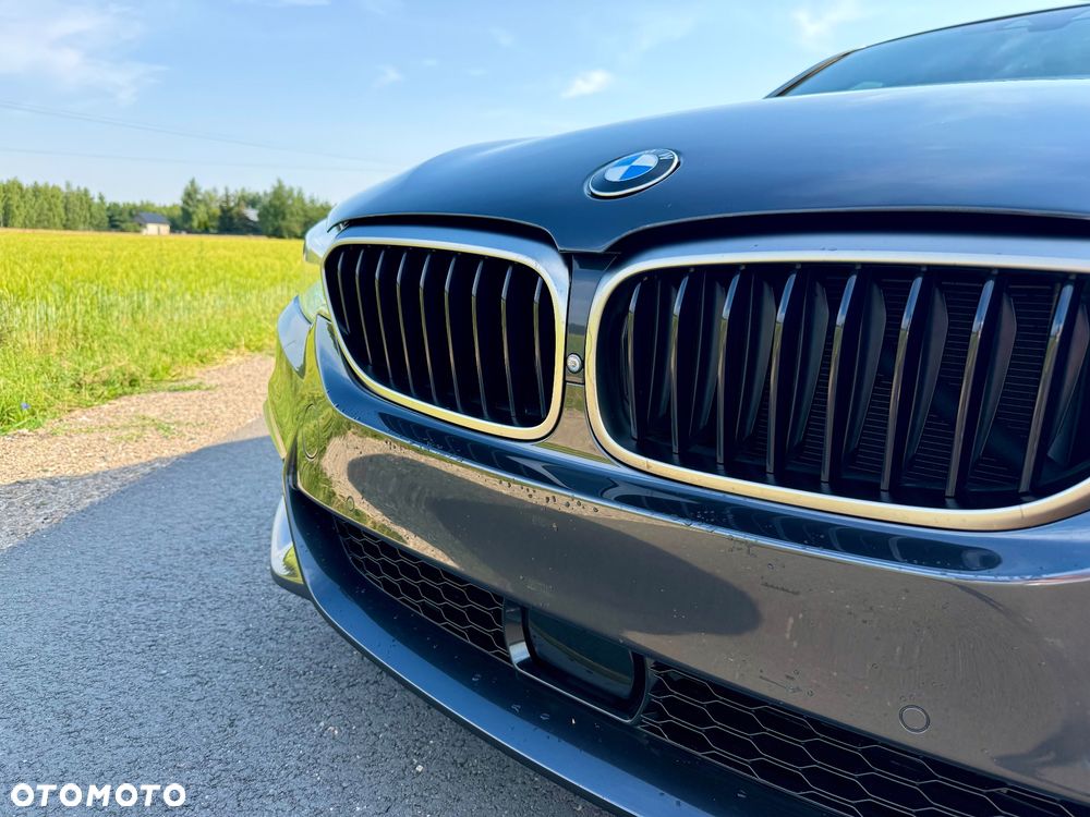 BMW Seria 5 M550i xDrive - 11