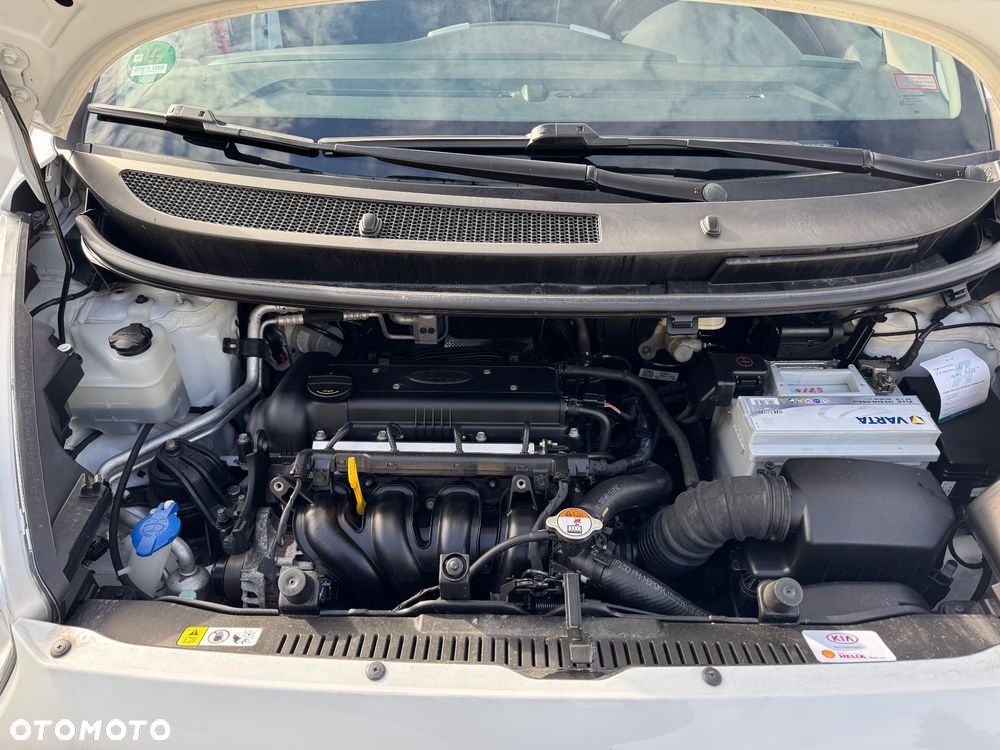 Kia Venga 1.4 CVVT UEFA EURO 2016 - 39